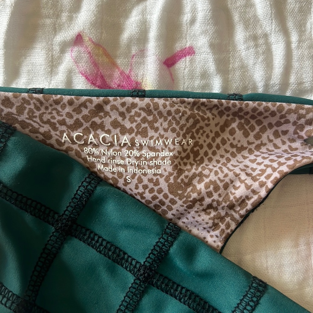 Acacia bottoms